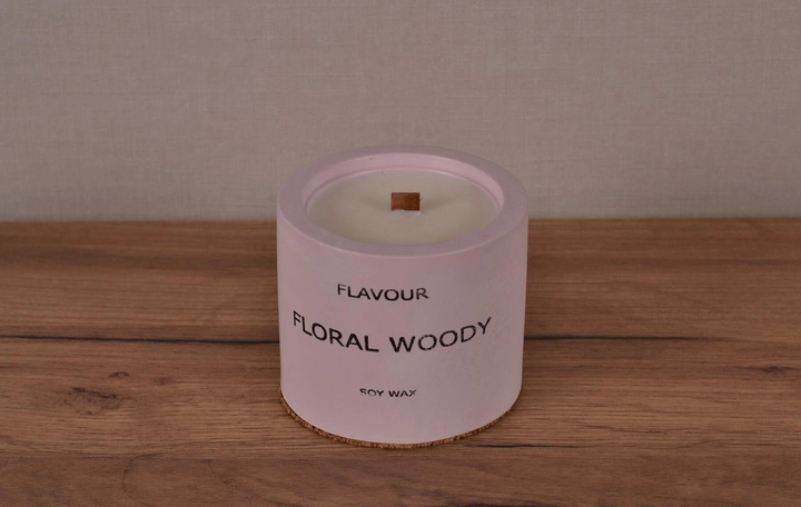 Ароматическая соевая свеча в гипсовом кашпо розовая FLORAL WOODY 130г - изображение 1