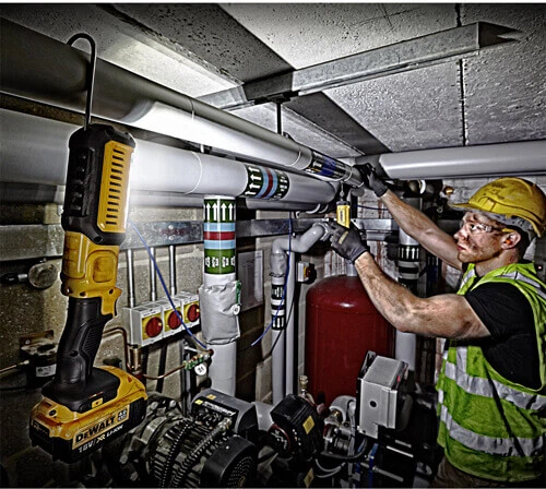 Akumulatorowa lampka LED DeWalt 18V XR Li-Ion 250/500 Lm (DCL050) - Zdjęcie 4 Akumulatorowa lampka LED DeWalt 18V XR Li-Ion 250/500 Lm (DCL050) - obraz 4
