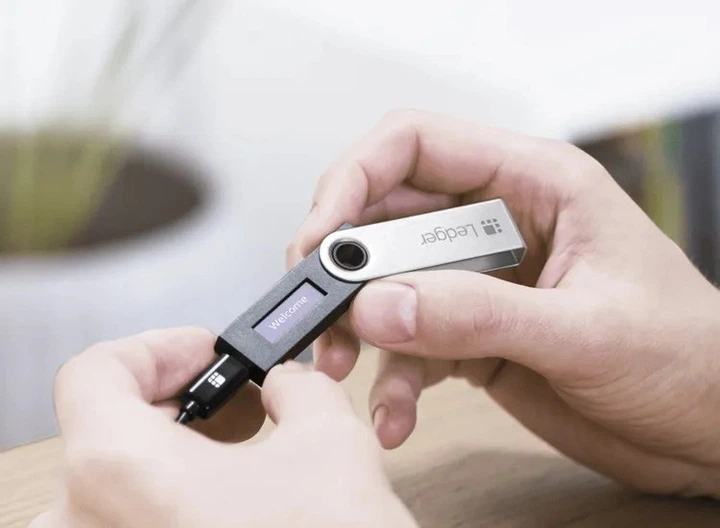 Крипто-кошелек Ledger Nano S Matte Black (Черный) - Фото 7 Крипто-кошелек Ledger Nano S Matte Black (Черный) - изображение 7