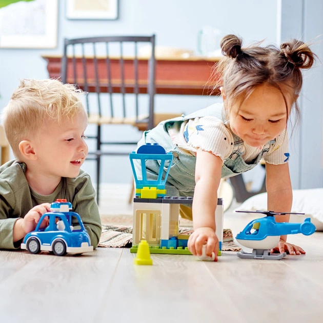 Конструктор LEGO DUPLO Town Поліцейський відділок та вертоліт 40 деталей (10959) - зображення 3