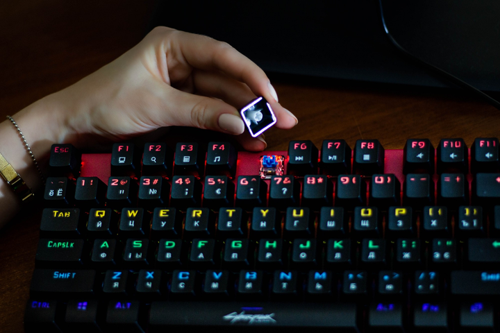 Механическая игровая клавиатура Cyberpunk CP-110 с RGB подсветкой и металлической основой - изображение 7