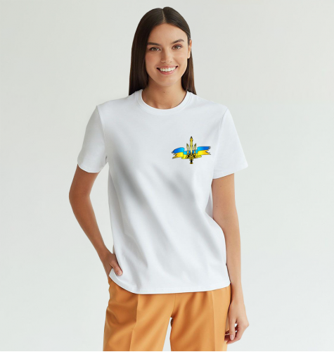 Женская футболка патриотическая с принтом Мечь Тризуб M белая 
