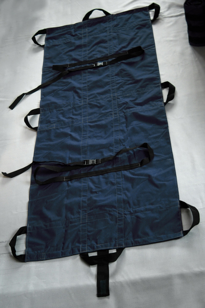 Носилки м'які безкаркасні ноші складні для медиків Темно-сині Madana Studio - зображення 1