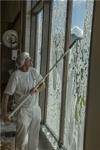 Згін стяжка для миття вікон Vikan, сіра, вузька, 255 мм (476118) - Фото 4 Згін стяжка для миття вікон Vikan, сіра, вузька, 255 мм (476118) - зображення 4