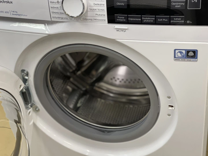 Компактна пральна машина Electrolux PerfectCare 600 Б/У - зображення 10
