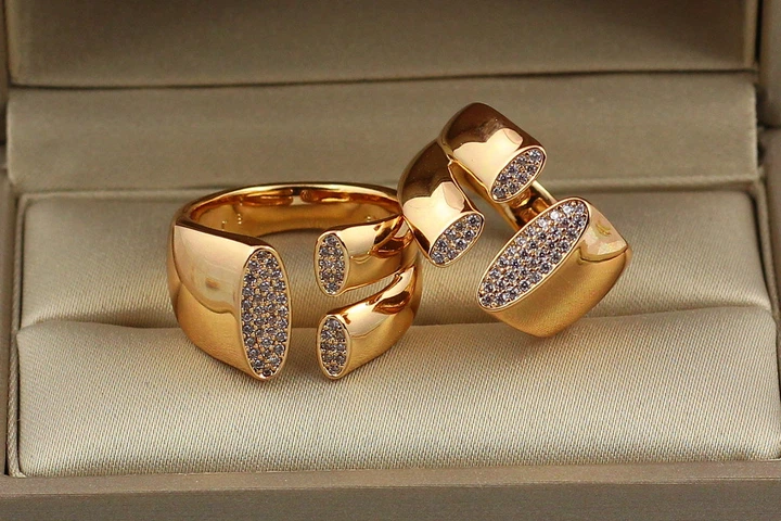Кольцо Xuping Jewelry раздвижное три овала из камней р 16 золотистое - Фото 1 Кольцо Xuping Jewelry раздвижное три овала из камней р 16 золотистое - изображение 1