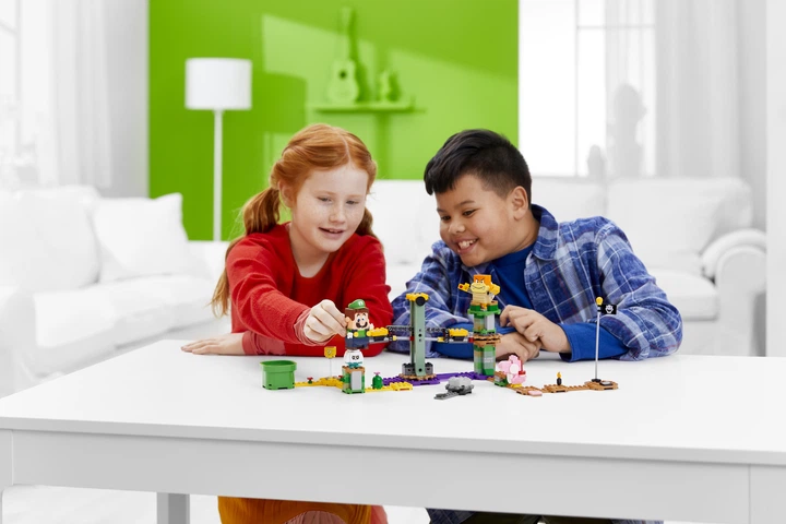 Zestaw klocków LEGO Super Mario Zestaw startowy Przygody z Luigim 280 elementów (71387) - obraz 4