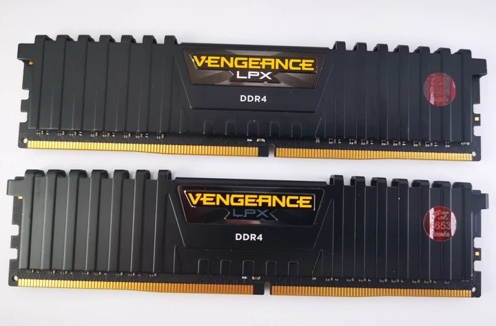 Комплект оперативной памяти Corsair Vengeance LPX DDR4 8Gb (2*4Gb