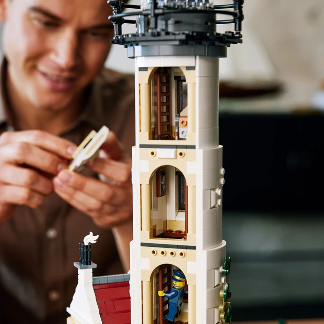 Конструктор LEGO Ideas Моторизований маяк 2065 деталей (21335) - зображення 7