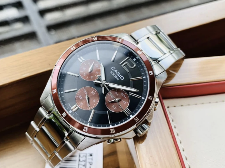 Наручные удобные часы Casio MTP-1374D-5AVВF Черные с красным/серебристым - изображение 9