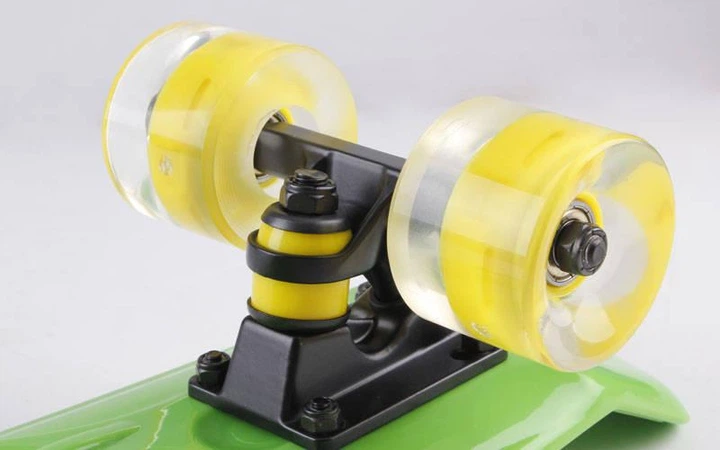 Скейтборд пластиковый Penny LED WHEELS FISH 22in со светящимися колесами SK-405-8 (салат-чер-желтый) - Фото 4 Скейтборд пластиковый Penny LED WHEELS FISH 22in со светящимися колесами SK-405-8 (салат-чер-желтый) - изображение 4