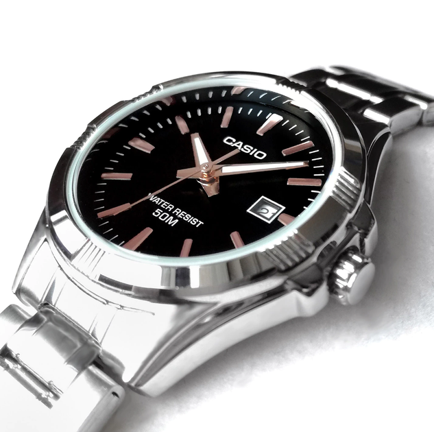 Женские наручные часы Casio LTP-1308D-1A2 выполнены в серебряном цвете с черным экраном. - изображение 9