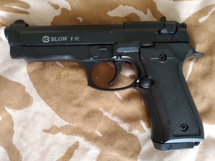 Стартовый пистолет Blow F 92 с дополнительным магазином - изображение 1