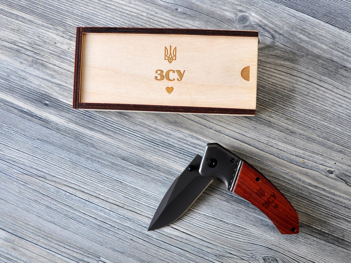 Нож сложен с гравировкой ЗСУ в деревянной коробке, Woodpresent - изображение 2