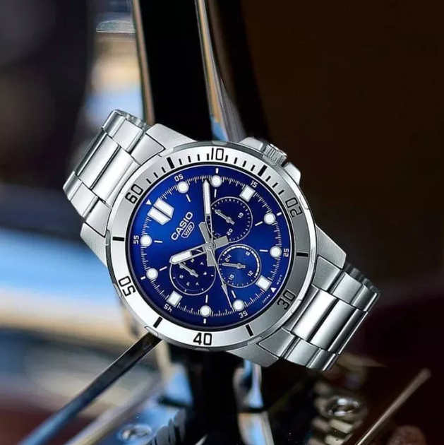 Наручний годинник з мінеральним склом Casio MTP-VD300D-2E Срібло\Синій екран - зображення 3