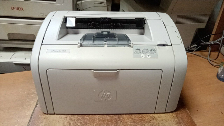 Принтер HP LaserJet 1018 / Лазерная монохромная печать / 600 x 600 dpi ...