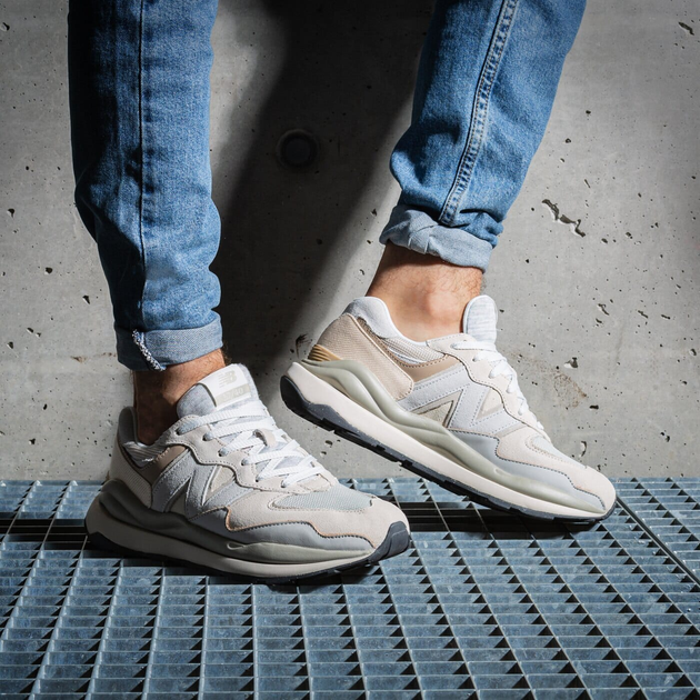 Чоловічі кросівки New Balance 574 M5740GRM 43 (9.5US) 27.5 см Сірий/Бежевий (195907843314) - зображення 5