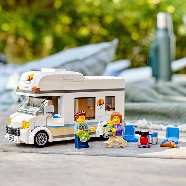 Zestaw klocków LEGO City Great Vehicles Wakacyjny kamper 190 elementów (60283) - obraz 5