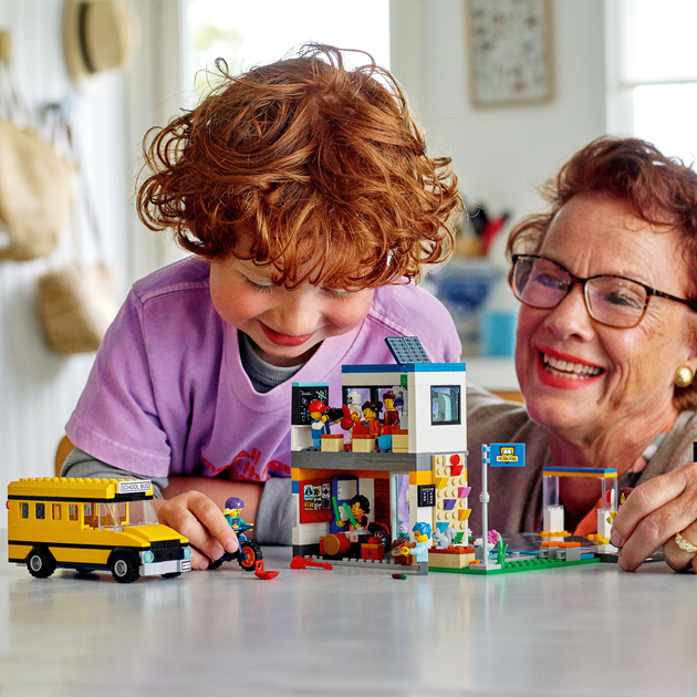 Zestaw klocków LEGO City Dzień w szkole 433 elementy (60329) - obraz 3