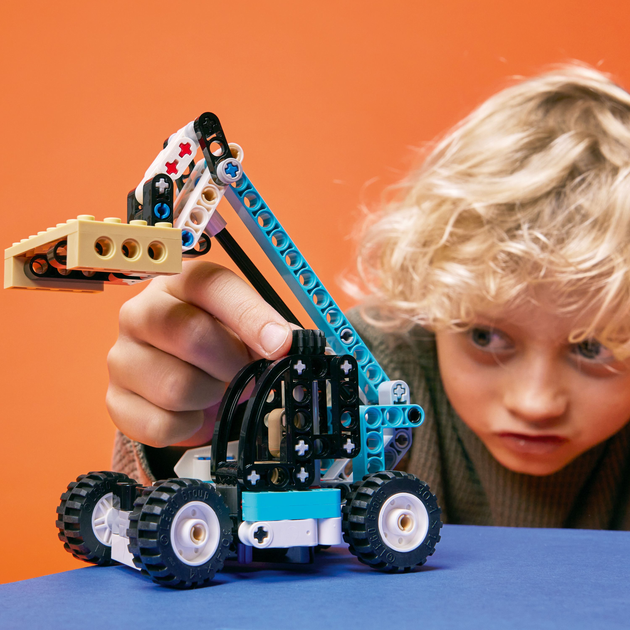 Zestaw klocków LEGO Technic Ładowarka teleskopowa 143 elementy (42133) - obraz 3