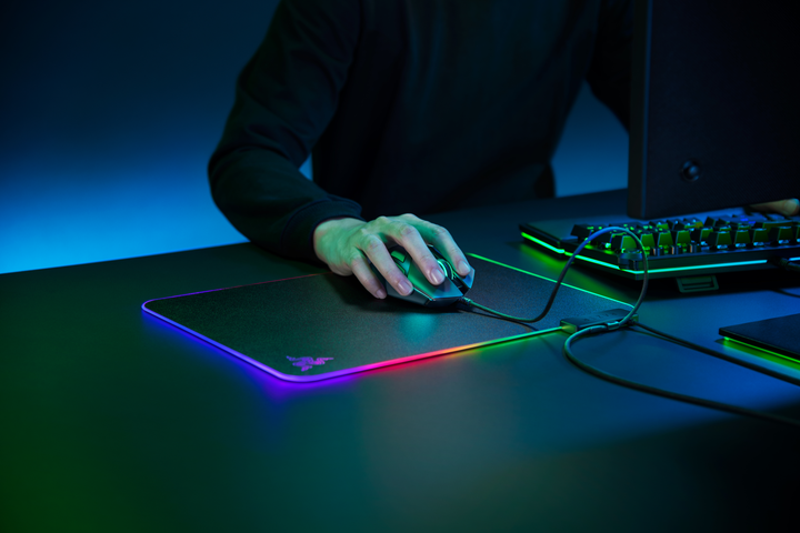 Ігрова поверхня Razer Firefly V2 Speed Control (RZ02-03020100-R3M1) - зображення 6