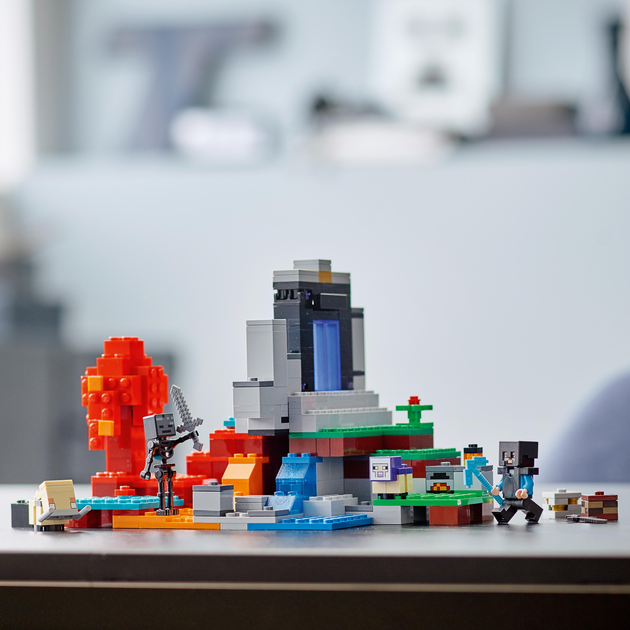 Zestaw klocków LEGO Minecraft Zniszczony portal 316 elementów (21172) - obraz 4