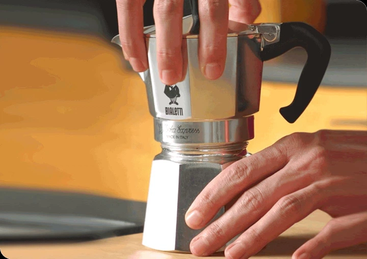 Kawiarka Bialetti Moka Express na 9 filiżanek 420 ml srebrzysta (990001165) (955555911128880) - Outlet - obraz 9