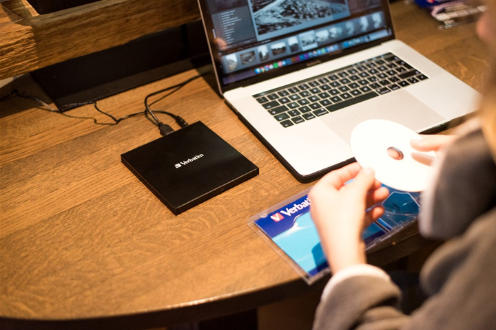 Napęd optyczny Verbatim Ultra HD 4K External Slimline Blu-ray Writer USB 3.2 Gen1 Type-C Black (43888) - obraz 7