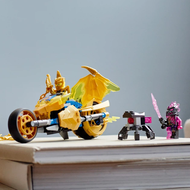 Zestaw klocków LEGO Ninjago Złoty smoczy motocykl Jaya 137 elementów (71768) - obraz 5