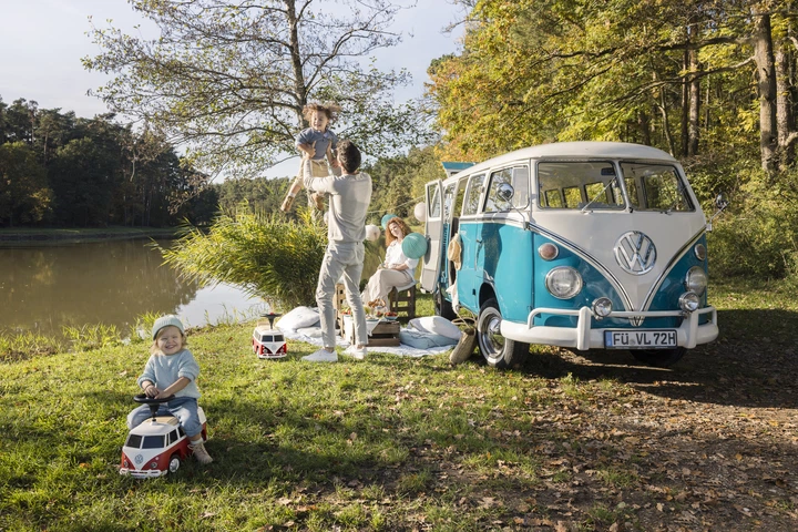 Машина для катання BIG Volkswagen Ретро Т1 Червона (4004943553209) - зображення 10