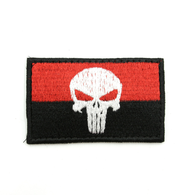 Шеврон Punisher (Каратель) на красно-черном флаге 8см*5см, шеврон флаг УПА с черепом, тактический шеврон ВСУ - изображение 1