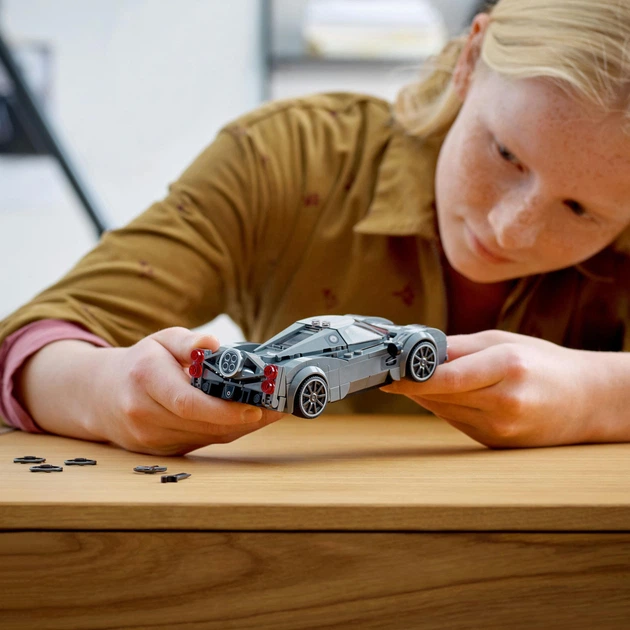 Zestaw klocków LEGO Speed Champions Pagani Utopia 249 elementów (76915) - obraz 4