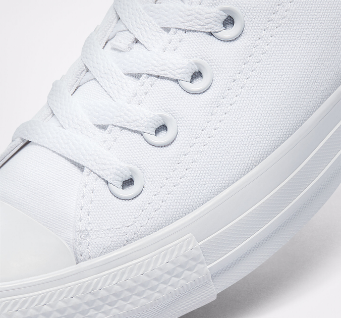 White monochrome converse store high tops