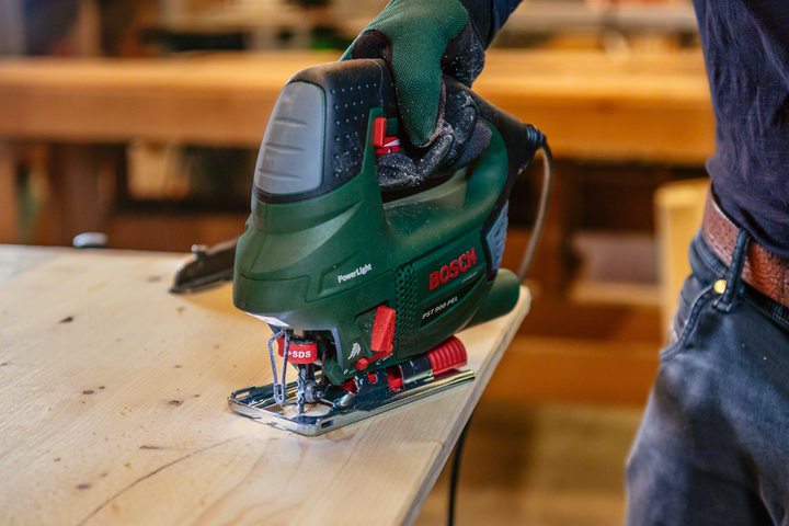 Лобзик електричний Bosch PST 900 PEL 620 Вт, підсвічування робочої зони, маятниковий хід, регулювання швидкості, відсік для пілотів + 1 полотно T 144 D, Cut control, чемодан (06033A0220) - зображення 15