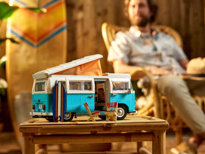 Конструктор LEGO Creator Expert Фургон Volkswagen T2 2207 деталей (10279) - зображення 10