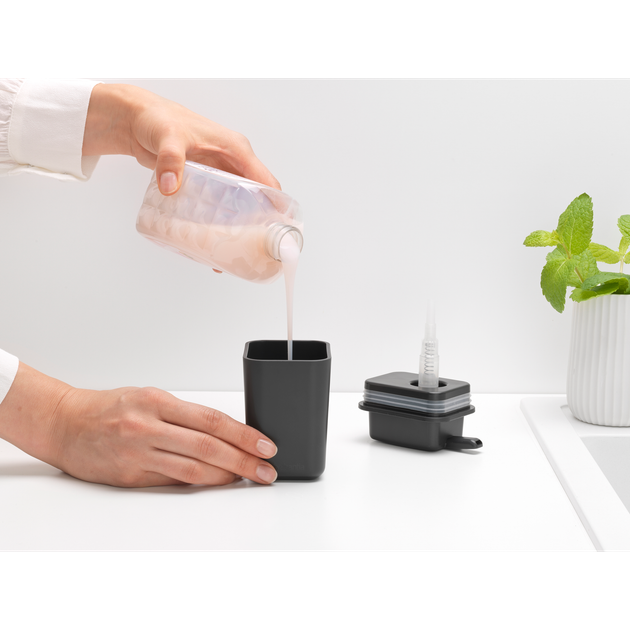 Дозатор для жидкого мыла Brabantia ReNew 11,7x5,8x9,5 см (302503) - Фото 5 Дозатор для жидкого мыла Brabantia ReNew 11,7x5,8x9,5 см (302503) - изображение 5