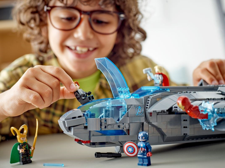 Zestaw klocków LEGO Super Heroes Quinjet Avengersów 795 elementów (76248) - obraz 5