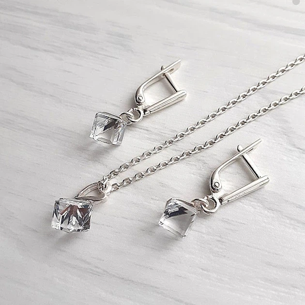 Набір прикрас Hand Made з прозорими кристалами Swarovski (ціна без ланцюжка) - Фото 1 Набір прикрас Hand Made з прозорими кристалами Swarovski (ціна без ланцюжка) - зображення 1