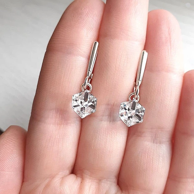 Набір прикрас Hand Made з прозорими кристалами Swarovski (ціна без ланцюжка) - Фото 3 Набір прикрас Hand Made з прозорими кристалами Swarovski (ціна без ланцюжка) - зображення 3