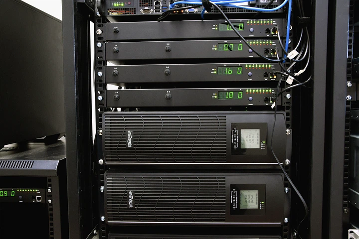 UPS EnerGenie EG-UPSRACK-13 3000VA/2400W - obraz 6