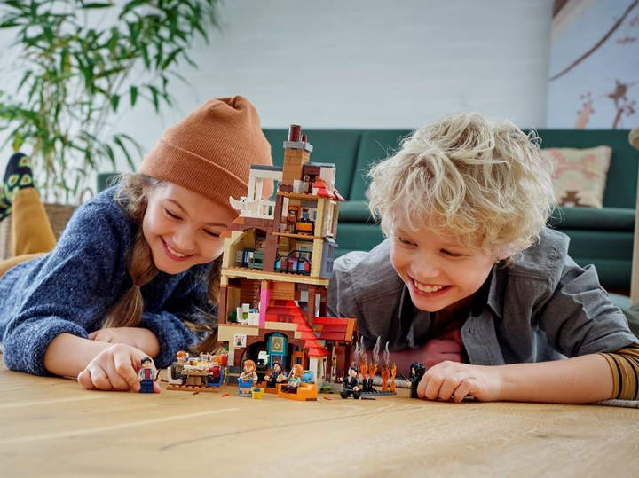 Zestaw klocków LEGO Harry Potter Atak na Norę 1047 elementów (75980) - obraz 4