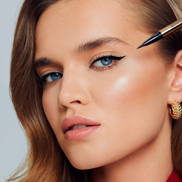 Водостойкая подводка-фломастер Eveline Ultra Black Eyeliner