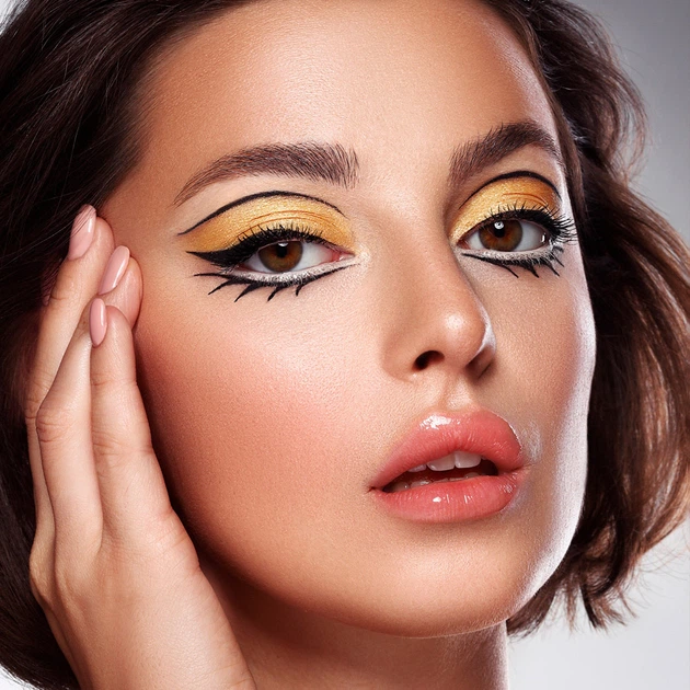 Водостойкая подводка-фломастер Eveline Ultra Black Eyeliner