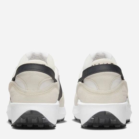 Buty sportowe damskie zamszowe na platformie do kostki Nike Waffle Debut DH9523-102 39 (8US) 25 cm Białe (196149211039) - obraz 4