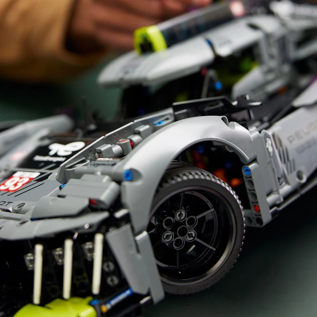 Zestaw klocków LEGO Technic Peugeot 9X8 24H Le Mans Hybrid Hypercar 1775 elementów (42156) - obraz 3