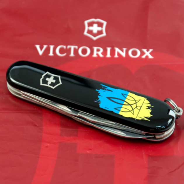 Нож Victorinox Spartan Ukraine Black "Тризуб На Тлі Прапору" (1.3603.3_T1026u) - изображение 2