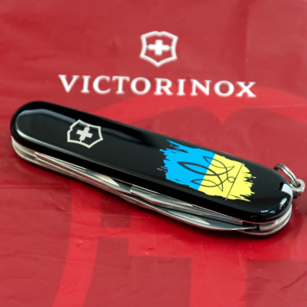 Ніж Victorinox Spartan Ukraine Black "Тризуб На Тлі Прапору" (1.3603.3_T1026u) - зображення 2