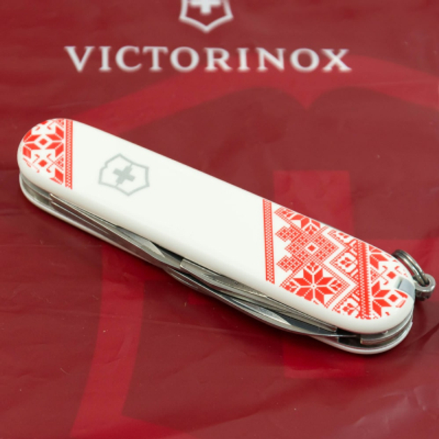 Нож Victorinox Climber Ukraine Red "Вишиванка" (1.3703.7_T0051r) - изображение 2