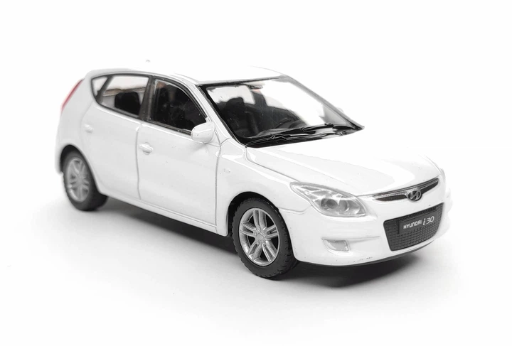 Модель автомобіля Hyundai i30 1:43 Welly (W3695) – игрушки с