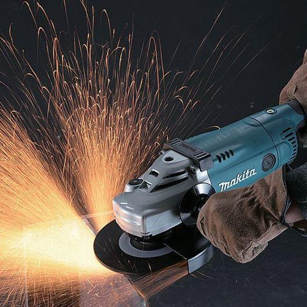 Шлифмашина угловая Makita GA7010C, 2000Вт, 180мм, 4.3кг (GA7010C ...